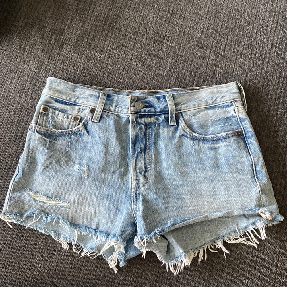 Classic button fly Levi’s 501 cutoffs